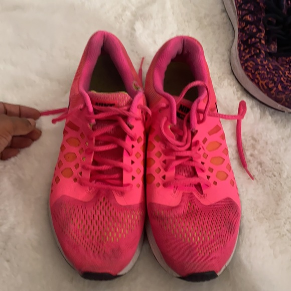 3 pair of Nike sneakers - Picture 2 of 5